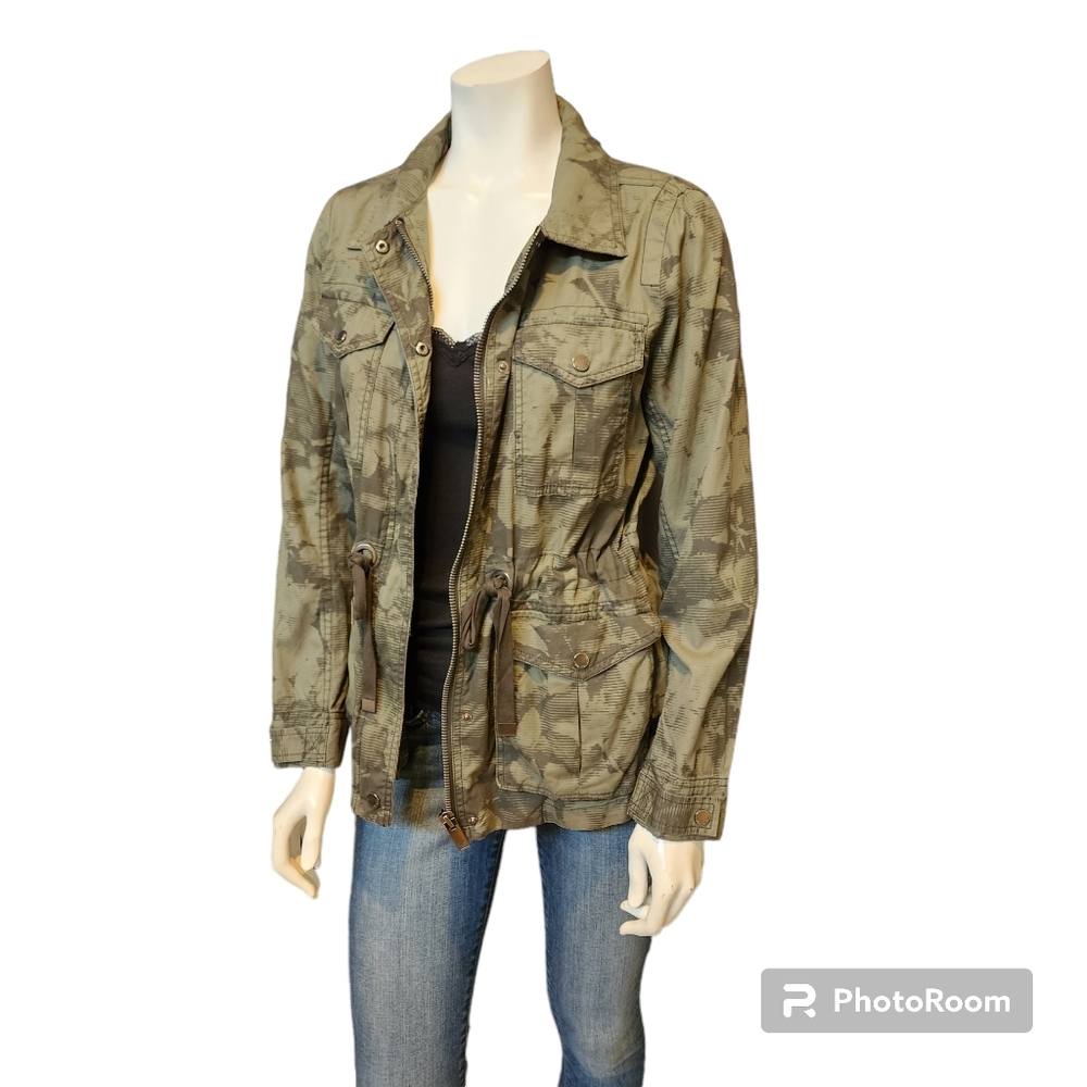Lightweight woven jacket